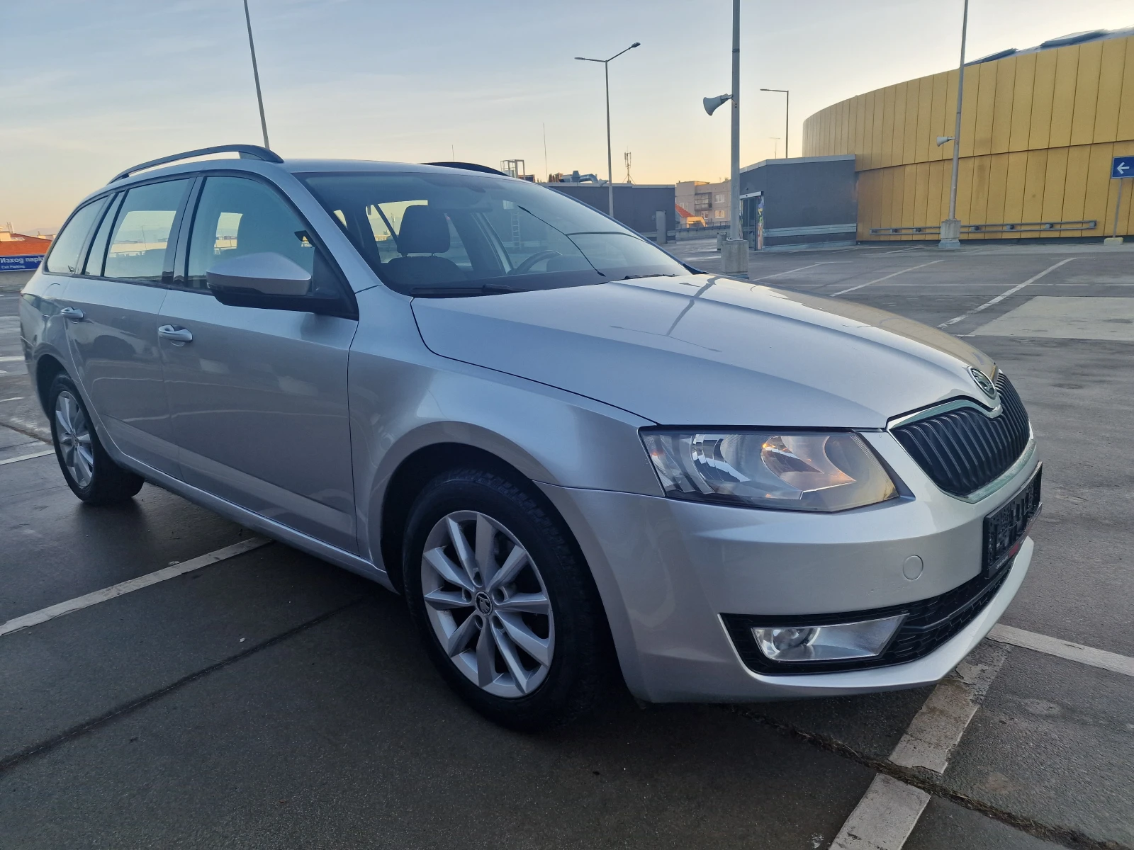 Skoda Octavia 1.6 TDI Wagon Ambition 4X4 - изображение 3