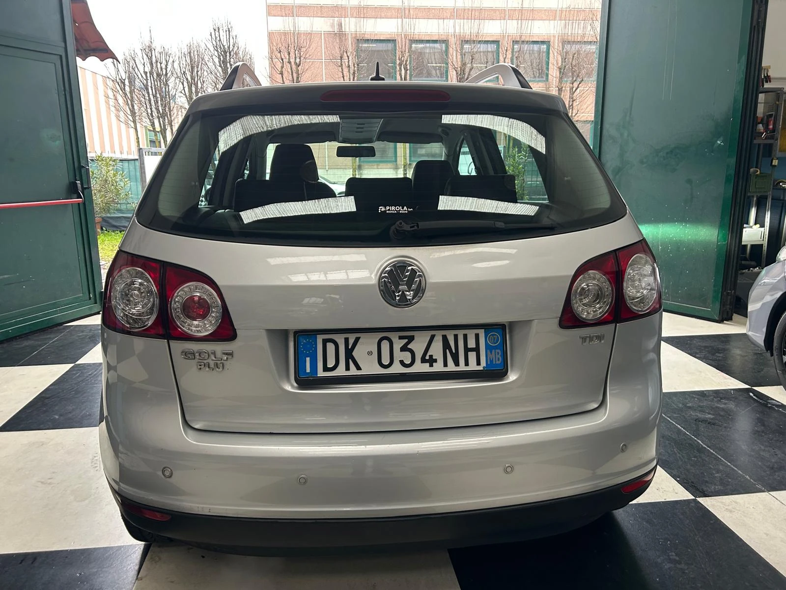 VW Golf Plus 1.9TDI DSG/Кожа/Топ., снимка 2 - Автомобили и джипове - 53739720