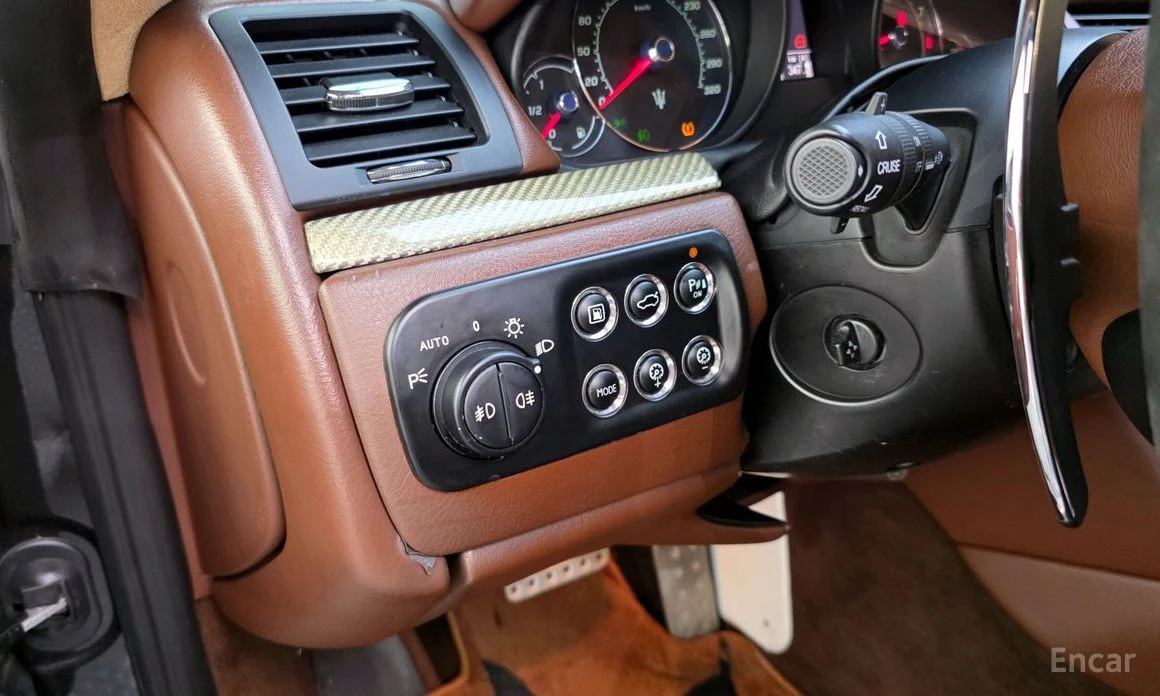 Maserati GranTurismo * 4.7* V8* КОЖА* КАМЕРА* , снимка 13 - Автомобили и джипове - 54073178