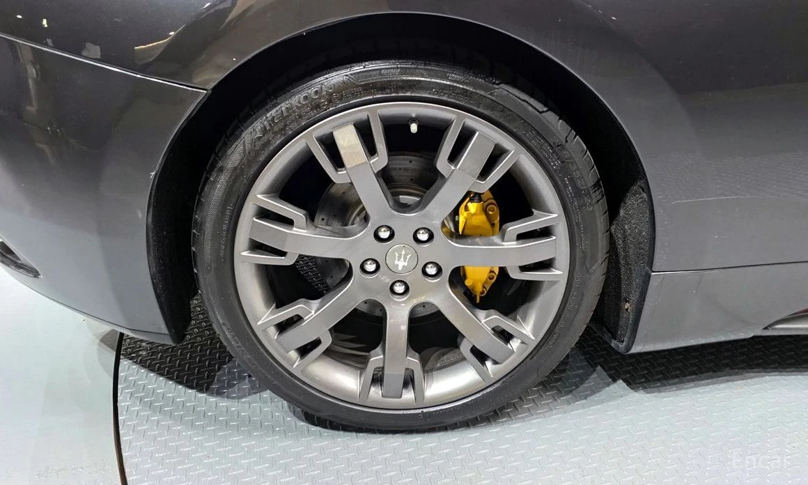 Maserati GranTurismo * 4.7* V8* КОЖА* КАМЕРА* , снимка 16 - Автомобили и джипове - 54073178