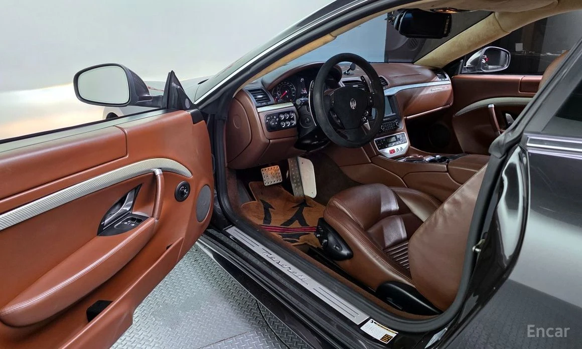 Maserati GranTurismo * 4.7* V8* КОЖА* КАМЕРА* , снимка 7 - Автомобили и джипове - 54073178