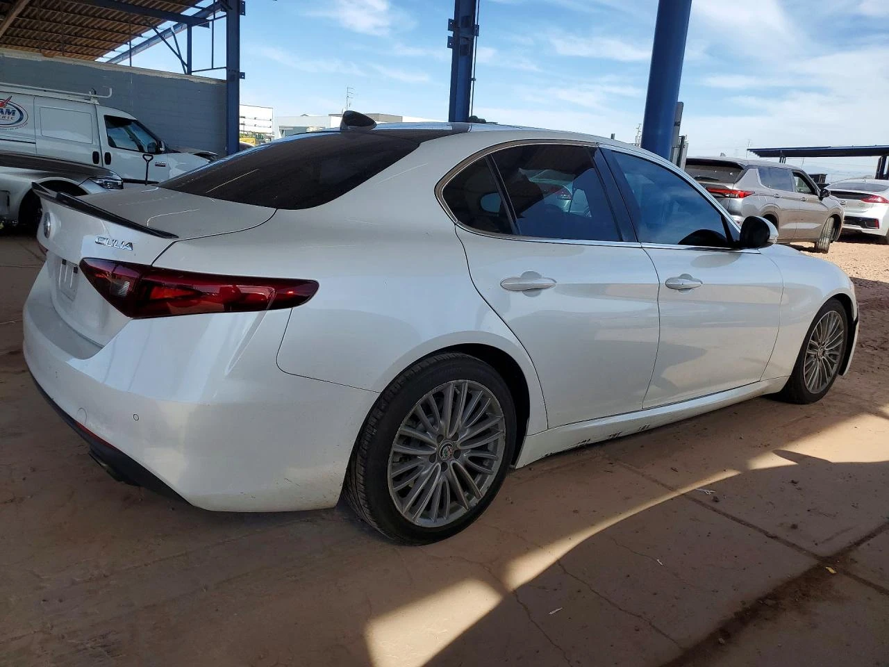 Alfa Romeo Giulia 2.0l Ti, снимка 3 - Автомобили и джипове - 54241461