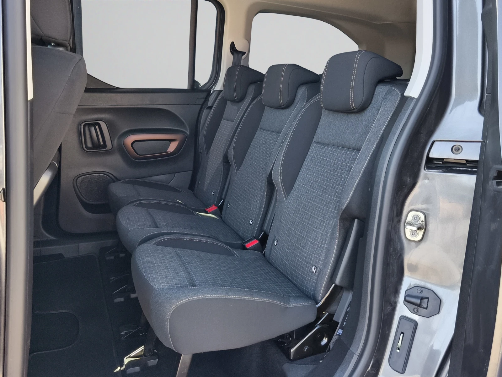 Peugeot Rifter Long GT Line 1.5 BlueHDI 130 EAT8 E6.2//2002R17 | Mobile.bg � ����������� 12