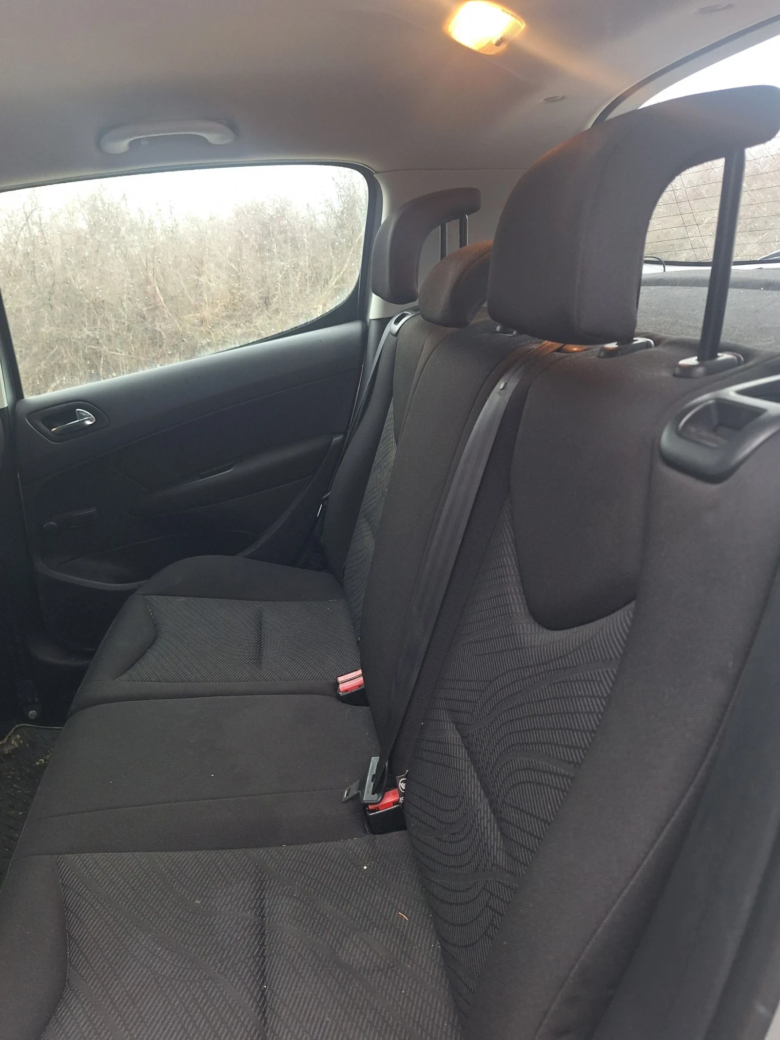 Peugeot 308 1.6i Газ/Бензин, снимка 9 - Автомобили и джипове - 54397335