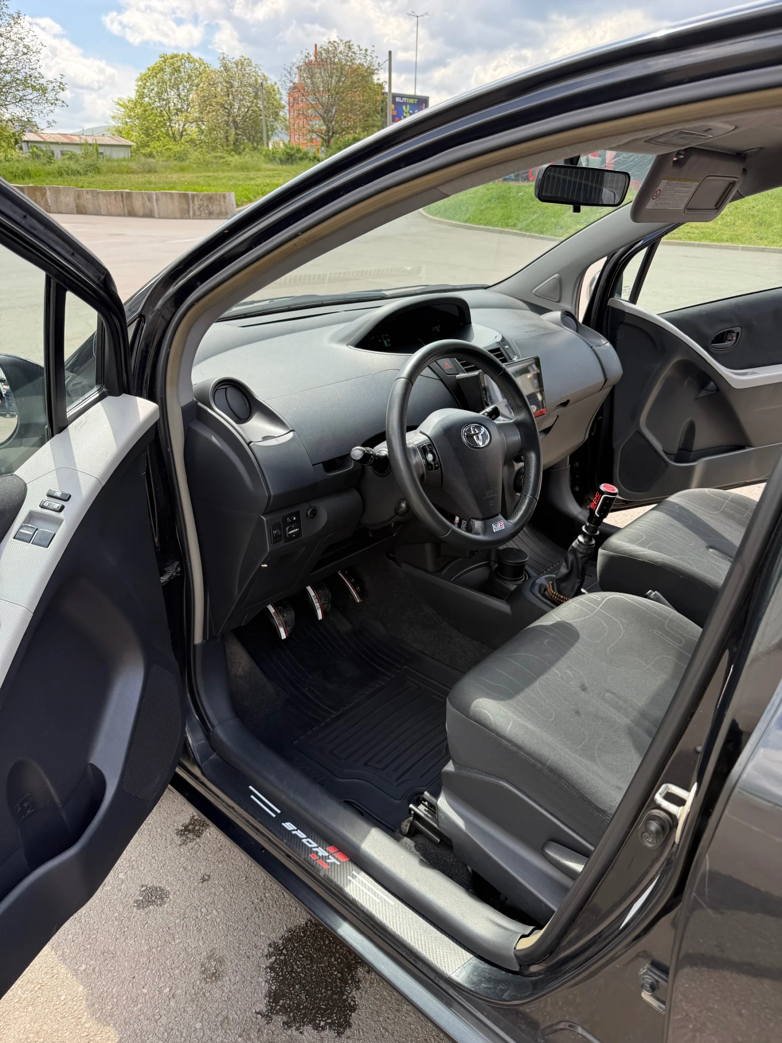 Toyota Yaris, снимка 11 - Автомобили и джипове - 54519070