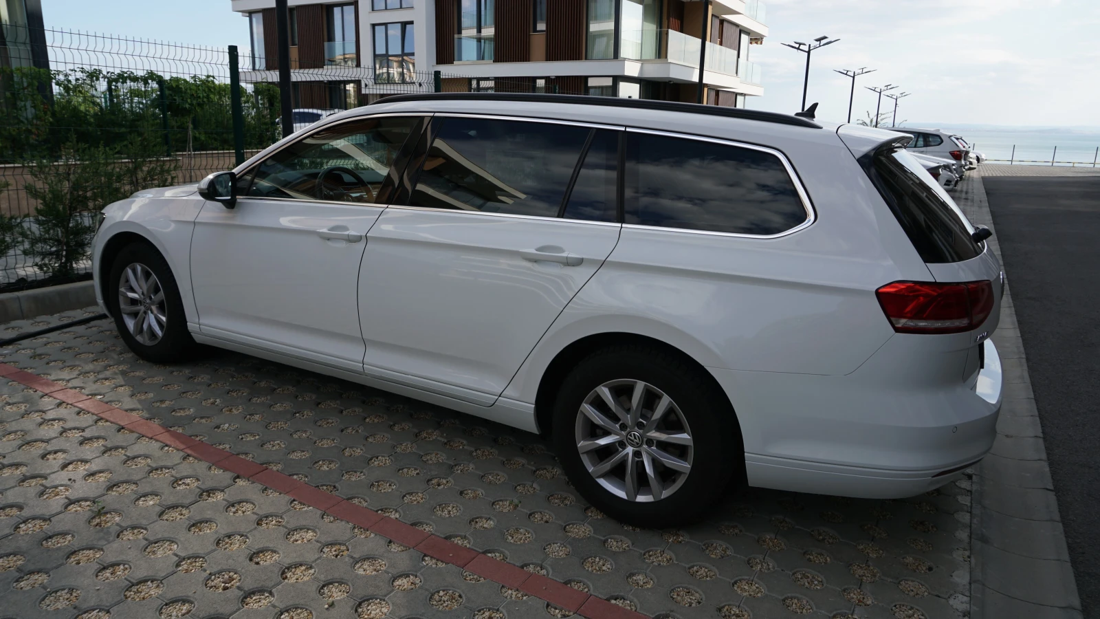 VW Passat Variant 2.0 TDI, снимка 12 - Автомобили и джипове - 54659522