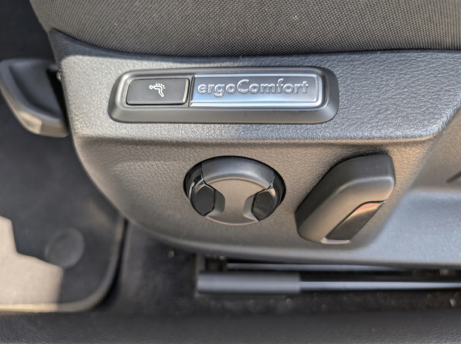 VW Passat Variant 2.0 TDI, снимка 11 - Автомобили и джипове - 54659522