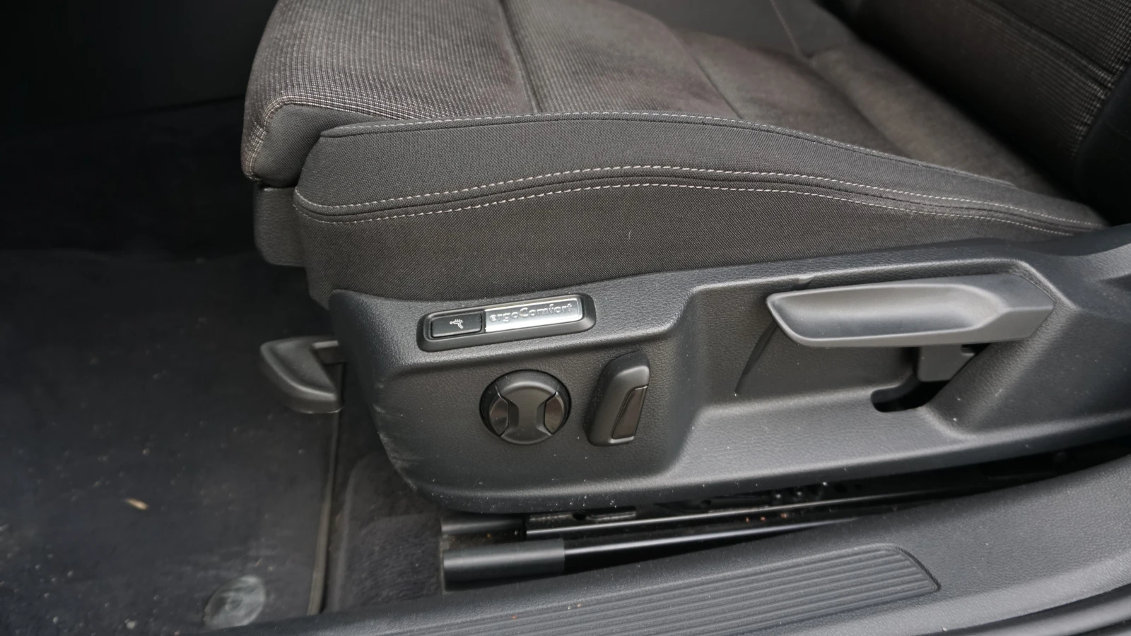 VW Passat Variant 2.0 TDI, снимка 6 - Автомобили и джипове - 54659522