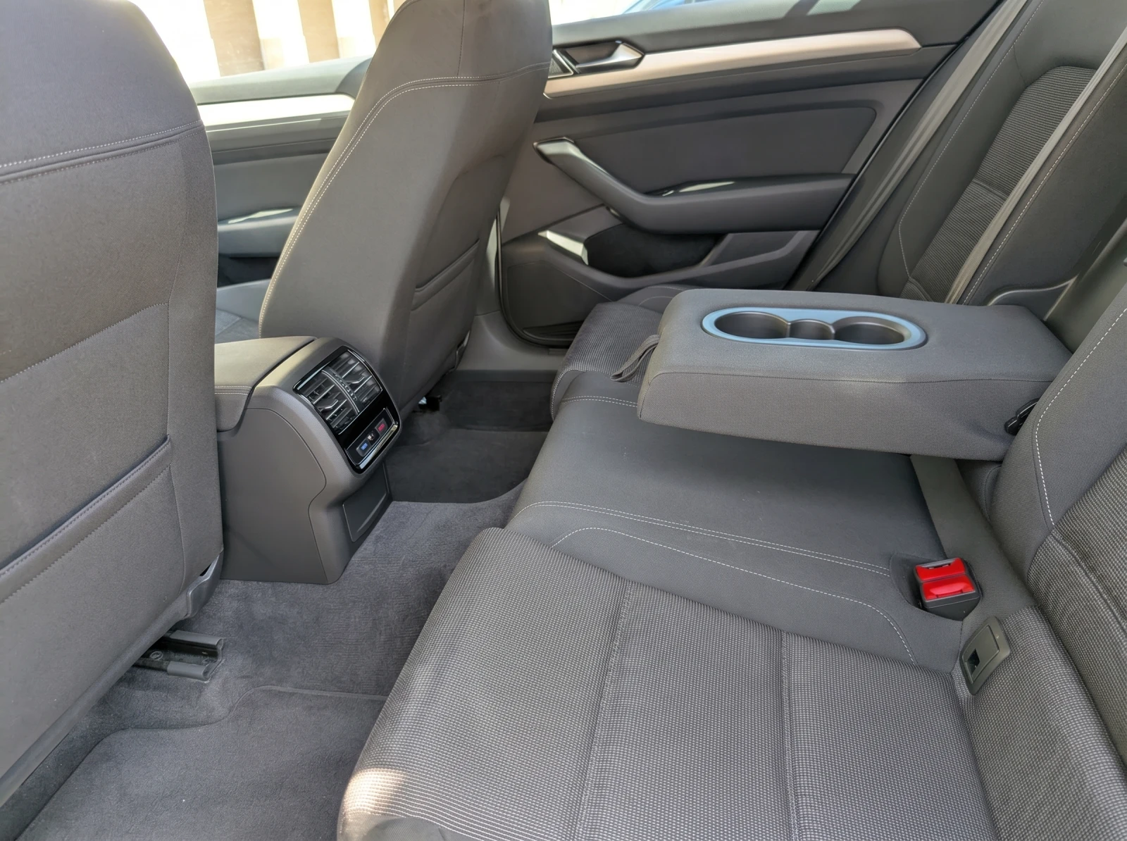 VW Passat Variant 2.0 TDI, снимка 13 - Автомобили и джипове - 54659522