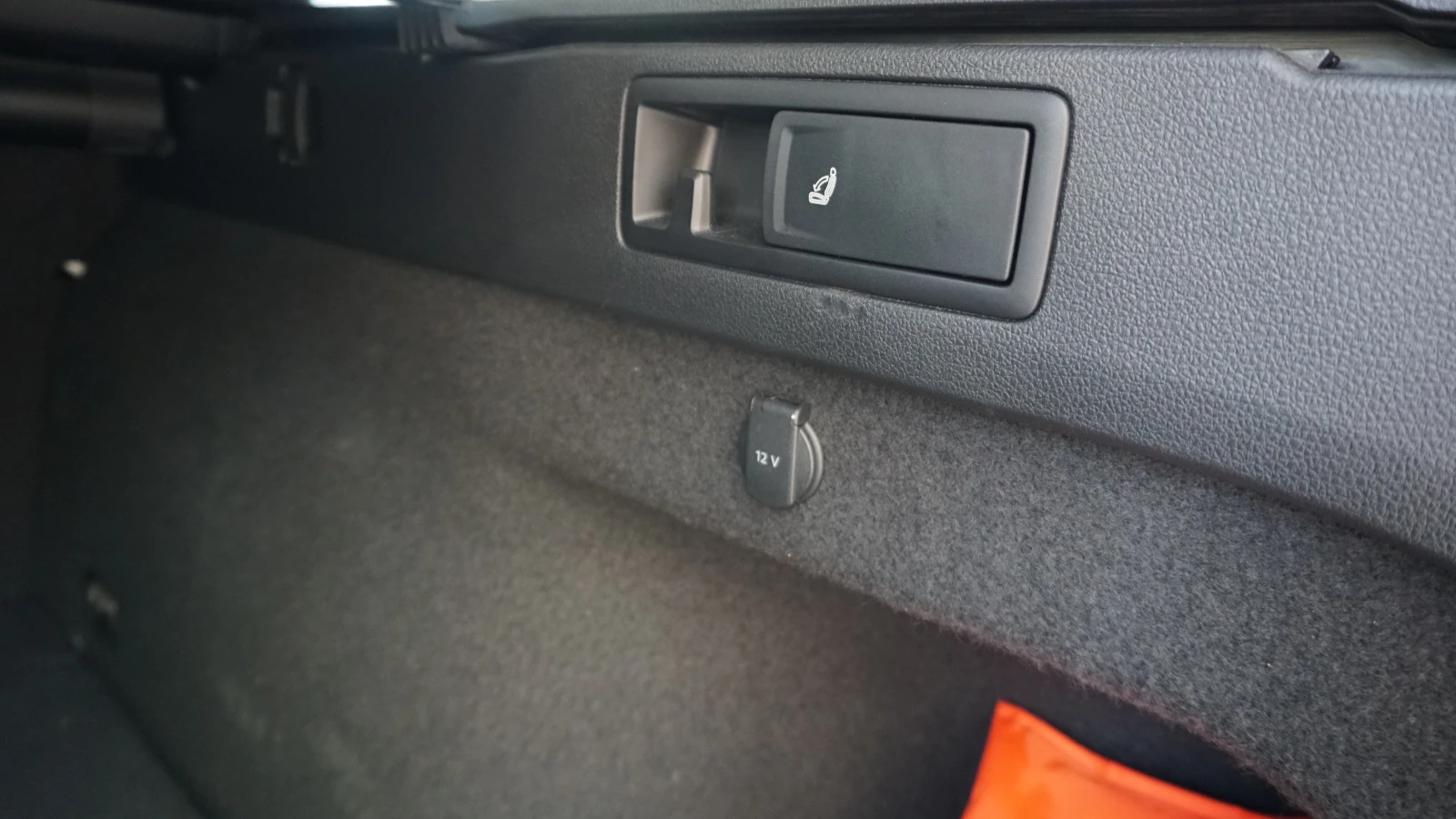 VW Passat Variant 2.0 TDI, снимка 14 - Автомобили и джипове - 54659522