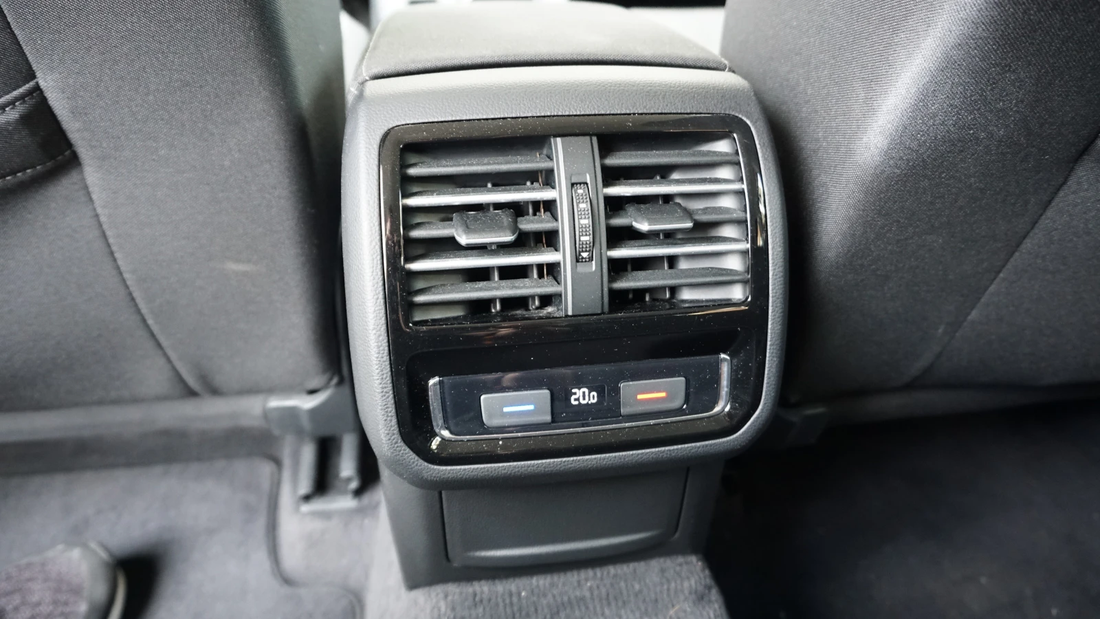 VW Passat Variant 2.0 TDI, снимка 9 - Автомобили и джипове - 54659522