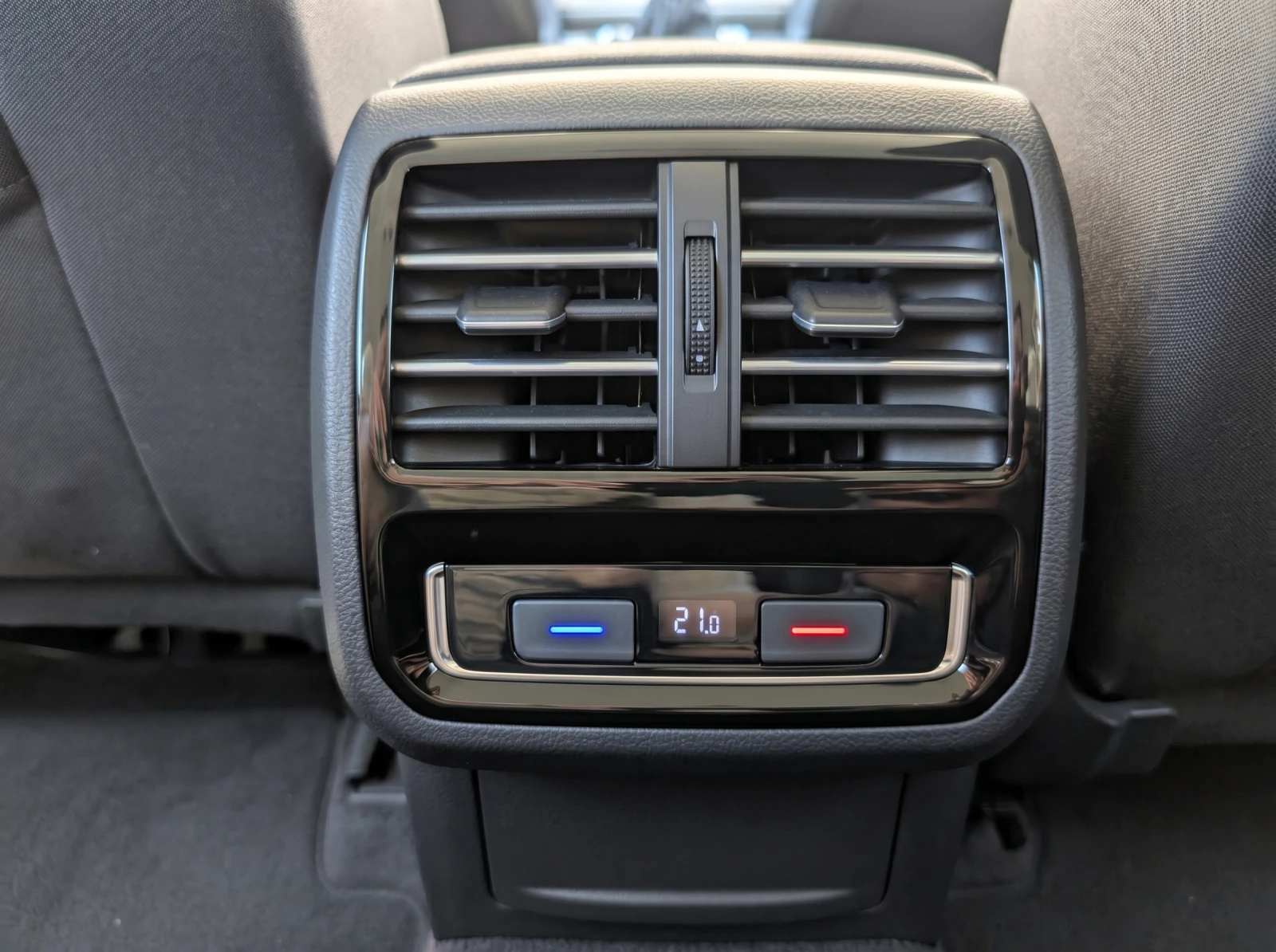 VW Passat Variant 2.0 TDI, снимка 14 - Автомобили и джипове - 54659522