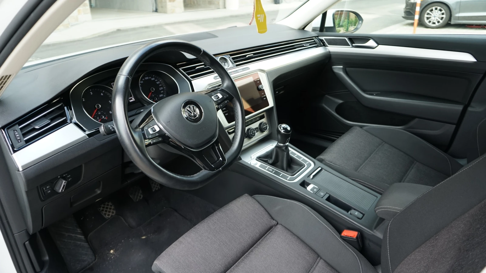VW Passat Variant 2.0 TDI, снимка 5 - Автомобили и джипове - 54659522