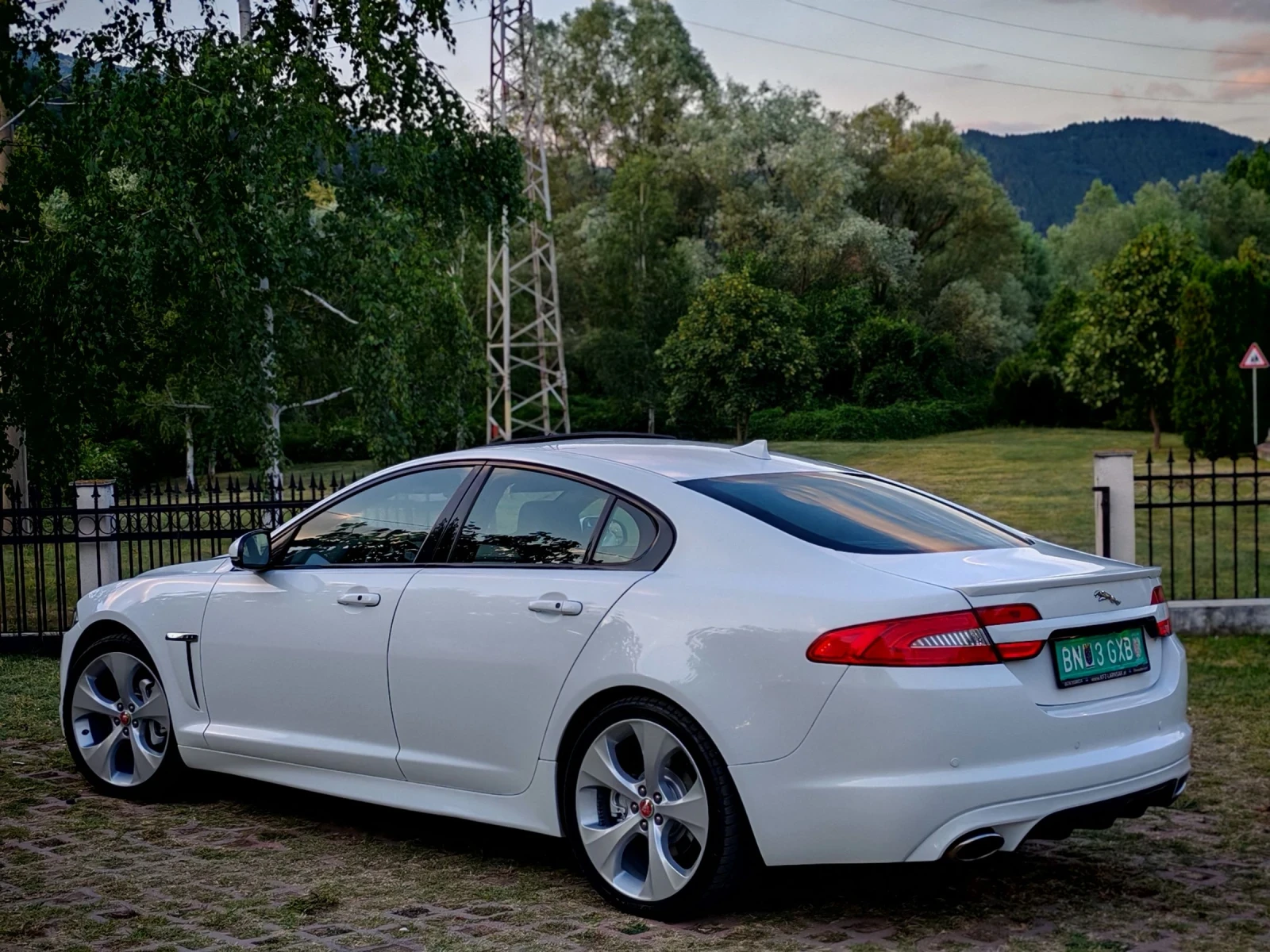Jaguar Xf 3.0I V6(340)* SUPERCHARGED* 4X4* 8-ZF * , снимка 5 - Автомобили и джипове - 55192856