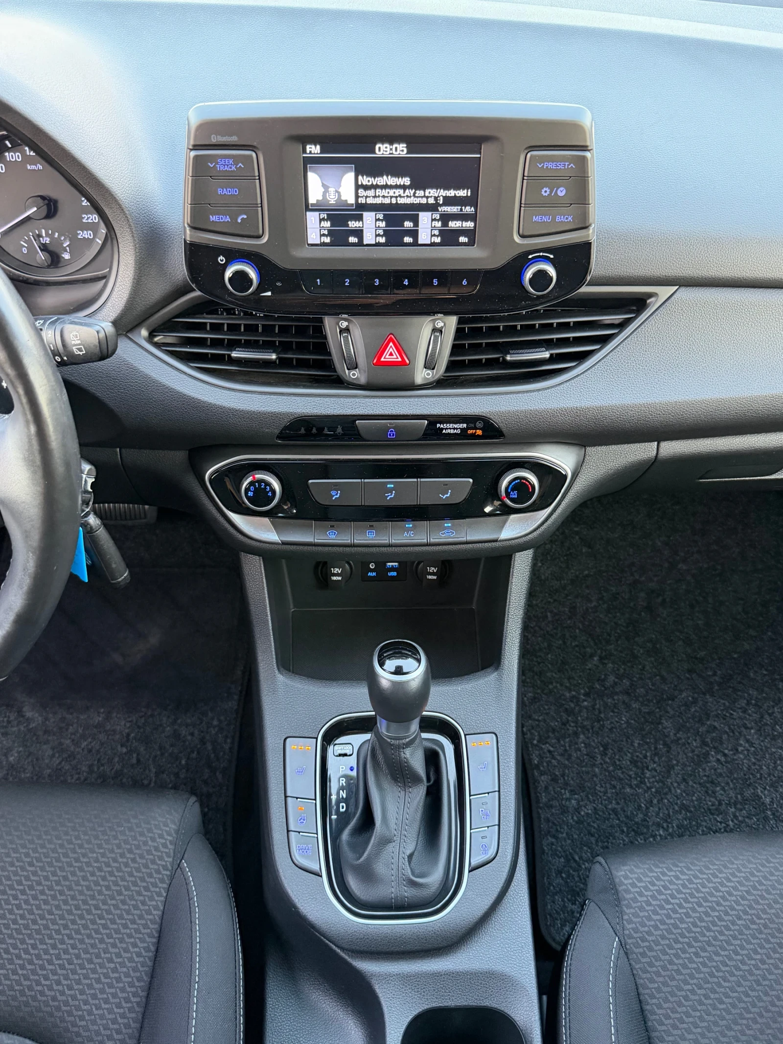 Hyundai I30 1.6D 136HP AUTOMAT SERVICE BOOK EURO 6 TUV COC, снимка 13 - Автомобили и джипове - 55743836