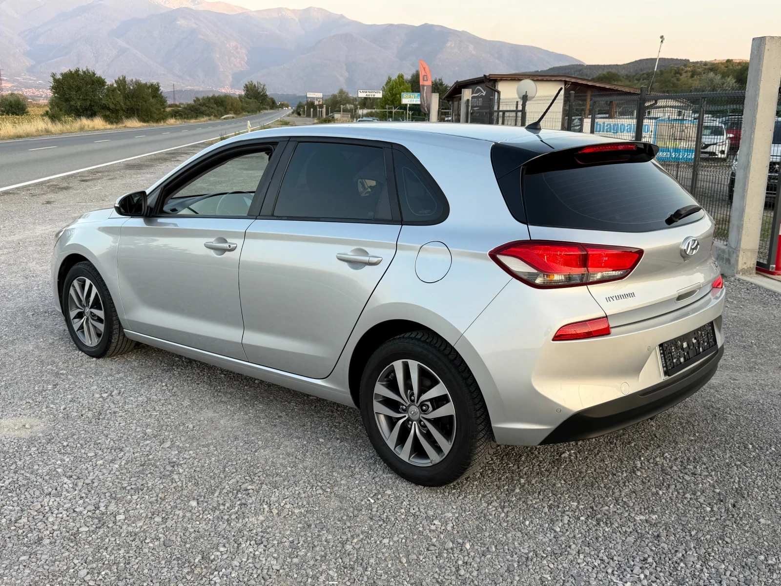 Hyundai I30 1.6D 136HP AUTOMAT SERVICE BOOK EURO 6 TUV COC, снимка 8 - Автомобили и джипове - 55743836