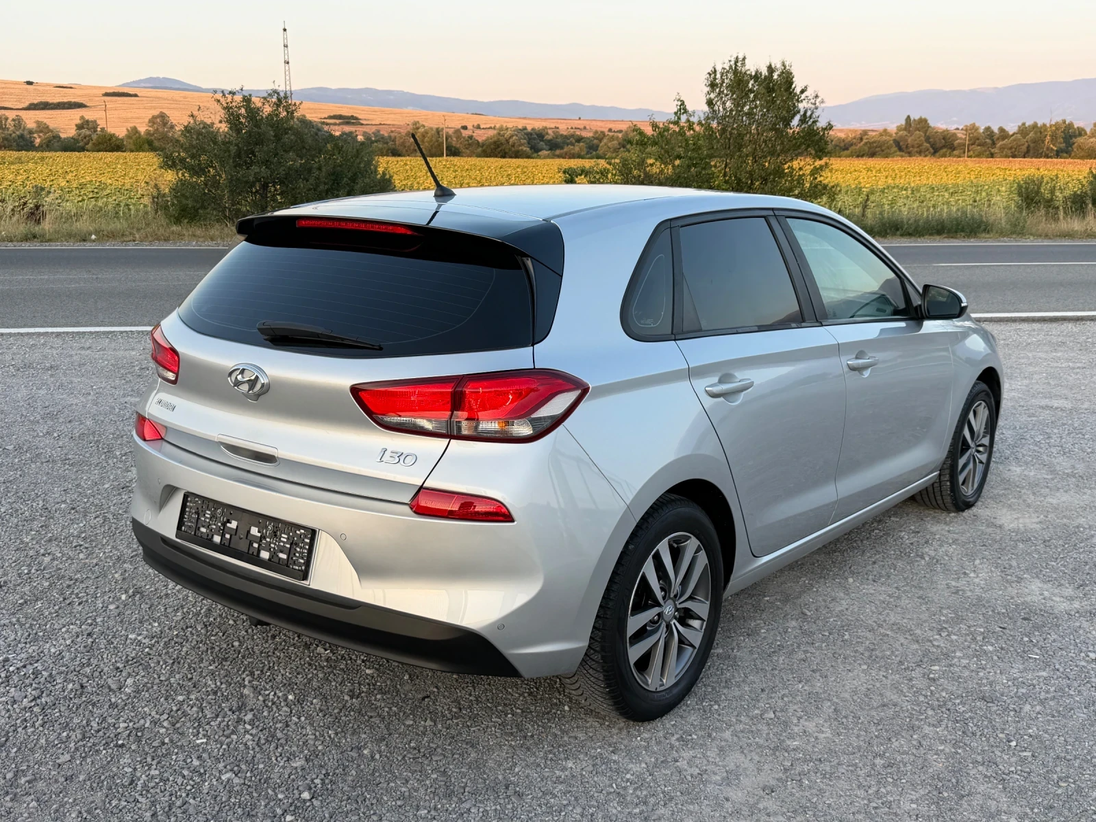 Hyundai I30 1.6D 136HP AUTOMAT SERVICE BOOK EURO 6 TUV COC, снимка 6 - Автомобили и джипове - 55743836