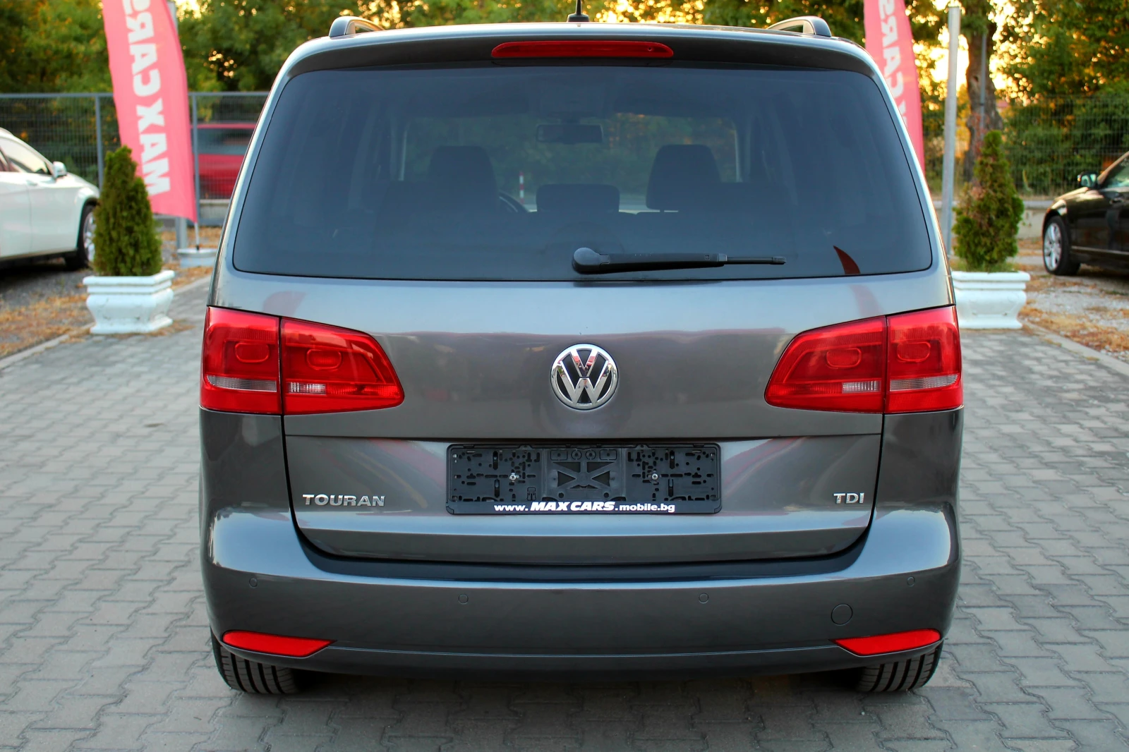 VW Touran 1.6TDI 7 МЕСТЕН/СОБСТВЕН ЛИЗИНГ, снимка 6 - Автомобили и джипове - 55994497
