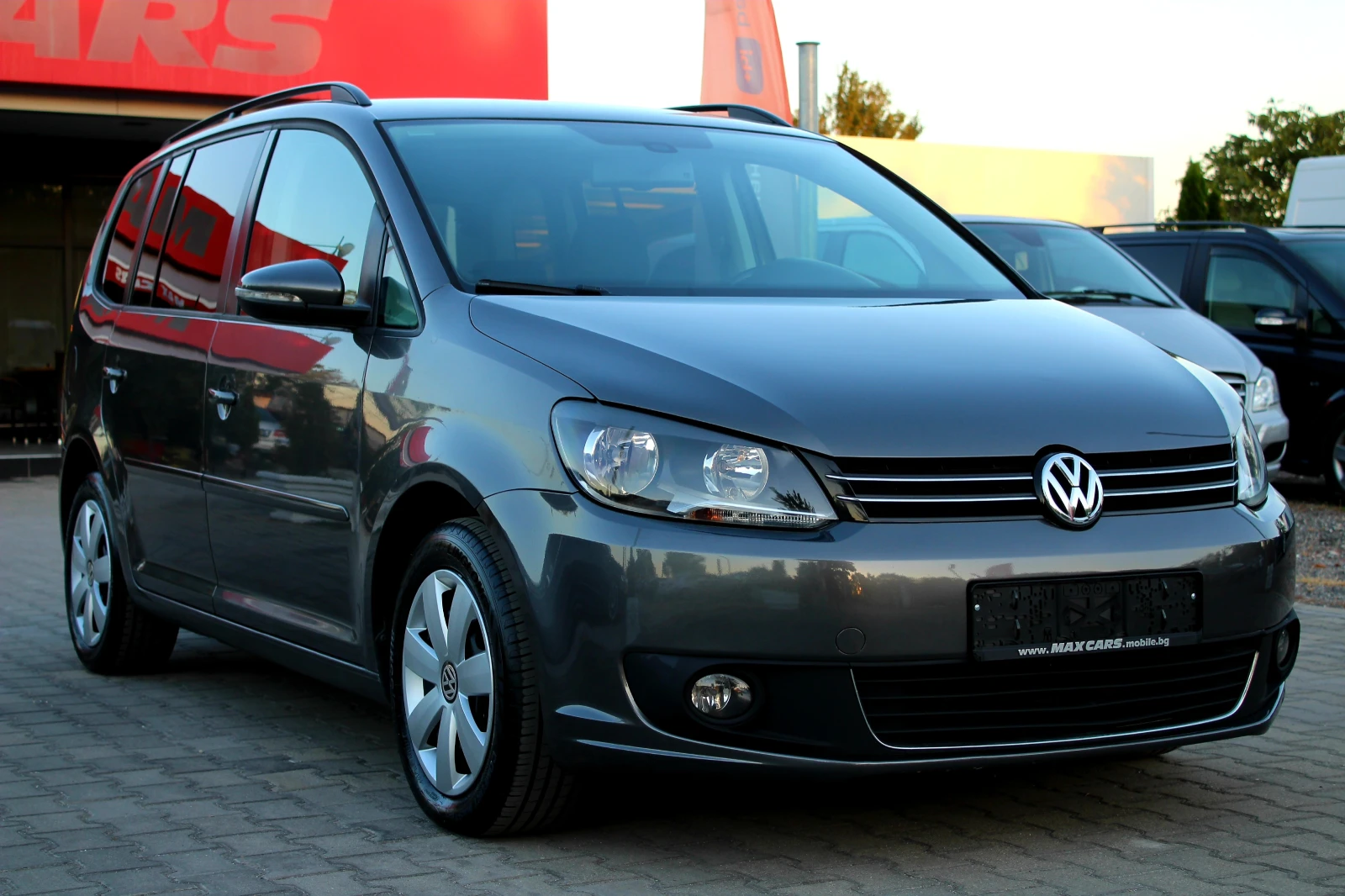 VW Touran 1.6TDI 7 МЕСТЕН/СОБСТВЕН ЛИЗИНГ, снимка 2 - Автомобили и джипове - 55994497