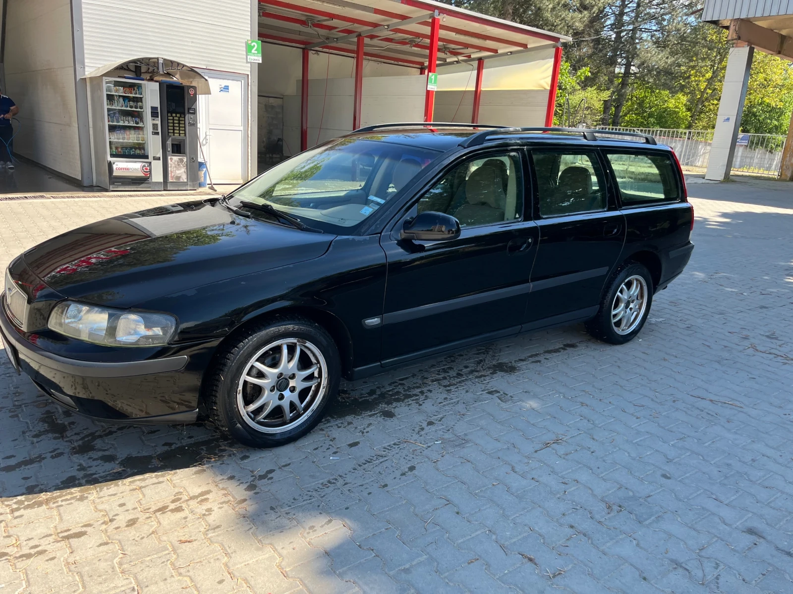 Volvo V70 2.4, снимка 2 - Автомобили и джипове - 56493670