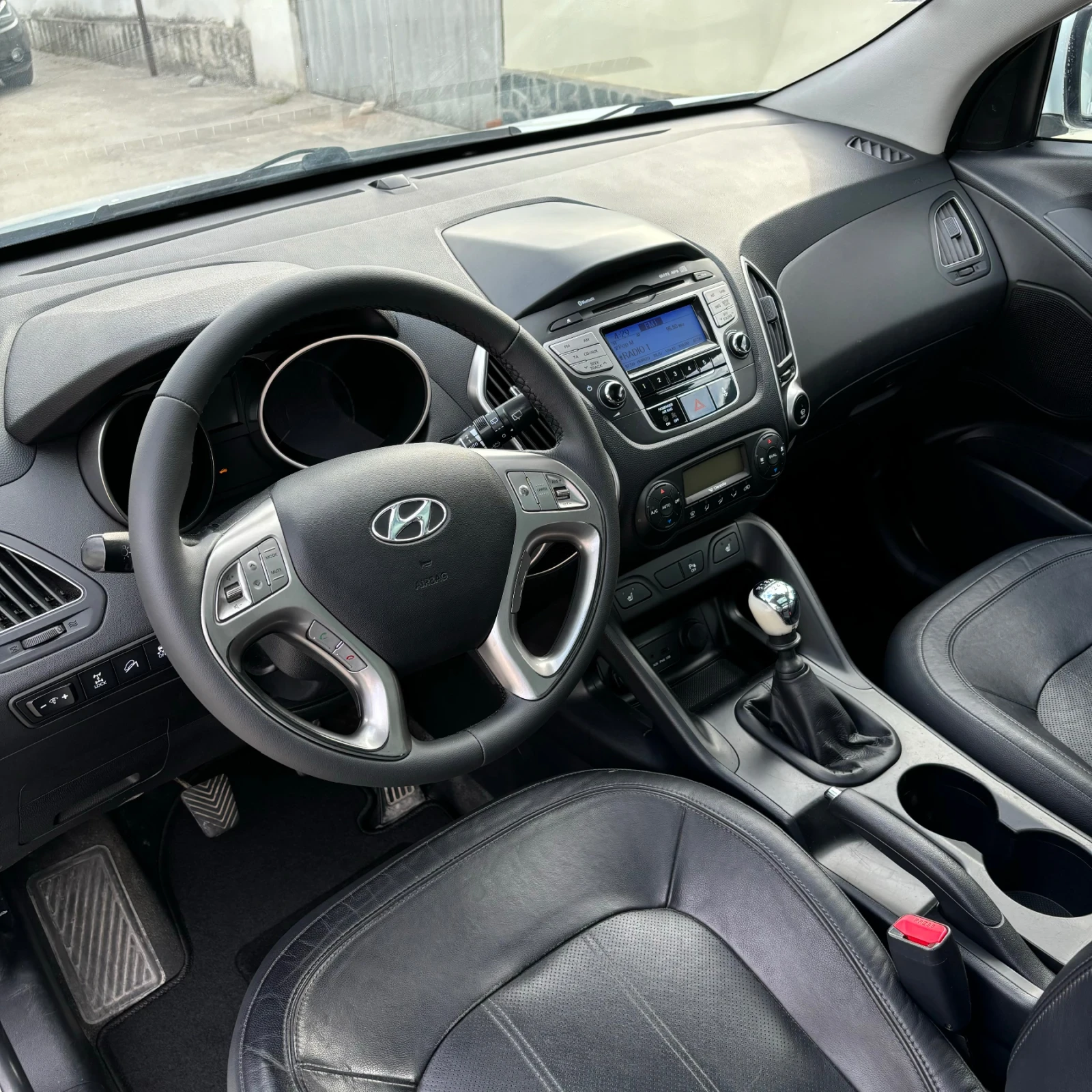 Hyundai IX35 2.0 CRDi, снимка 9 - Автомобили и джипове - 54138053