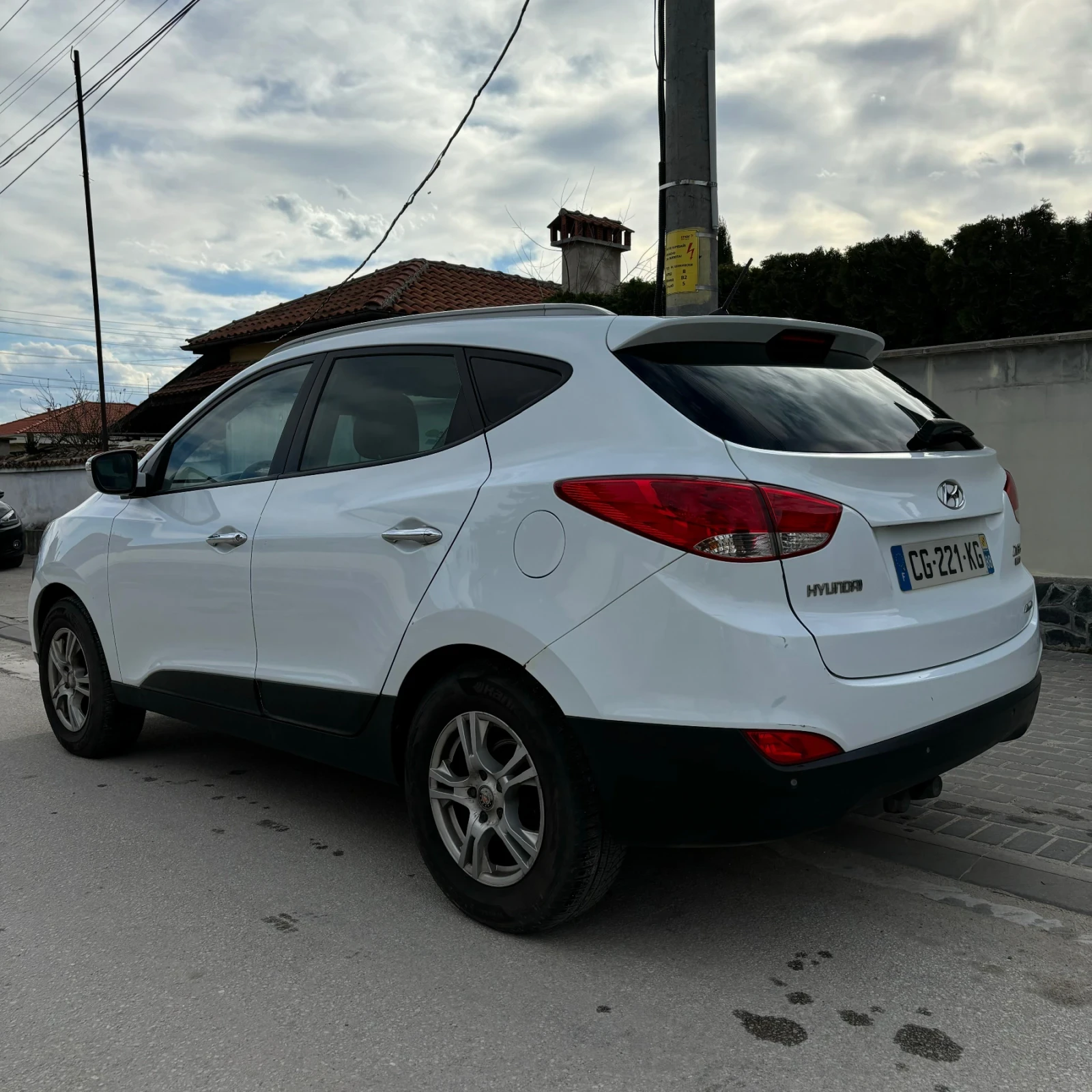 Hyundai IX35 2.0 CRDi, снимка 4 - Автомобили и джипове - 54138053