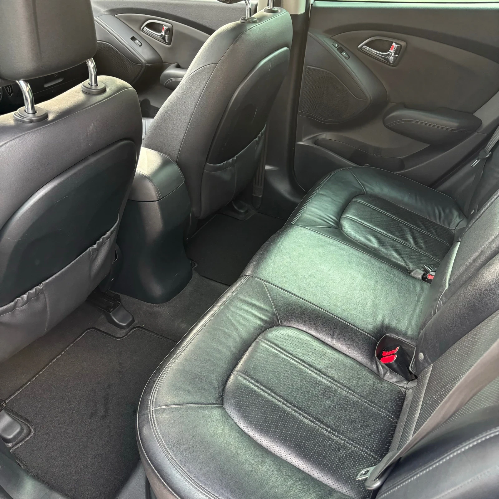 Hyundai IX35 2.0 CRDi, снимка 13 - Автомобили и джипове - 54138053