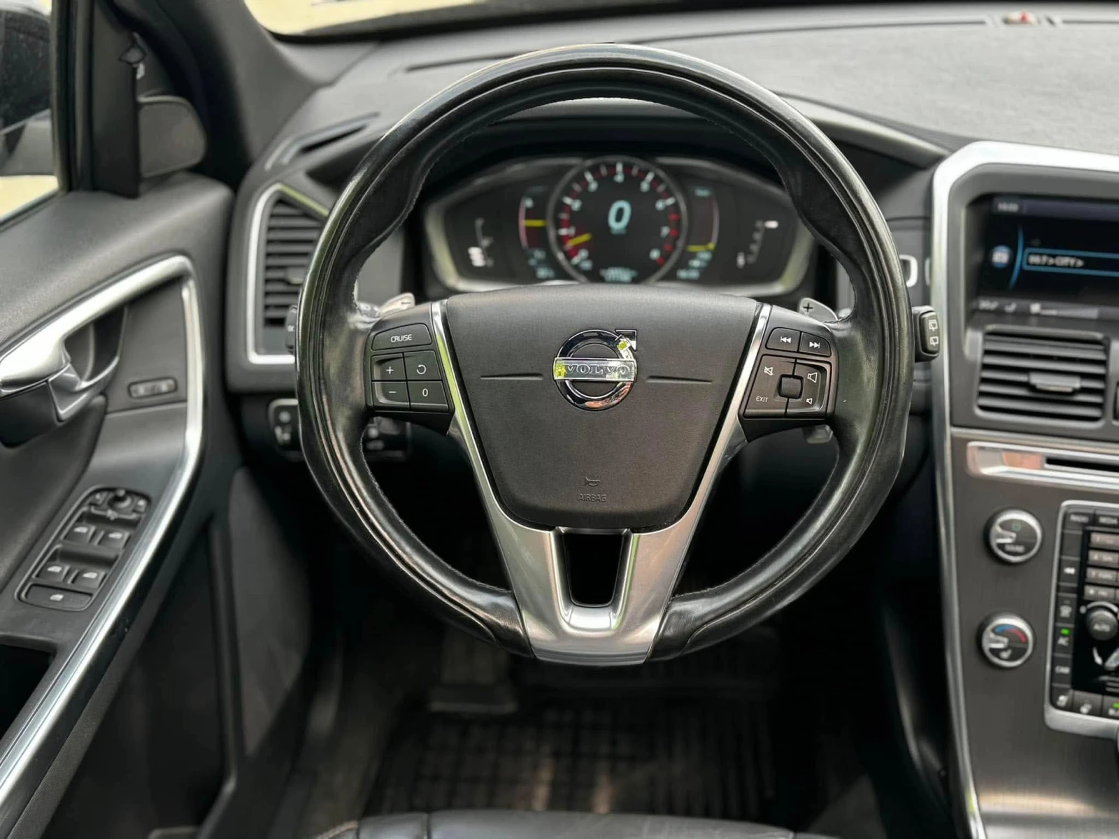 Volvo XC60 T6 AWD 3.0L, снимка 11 - Автомобили и джипове - 54511298