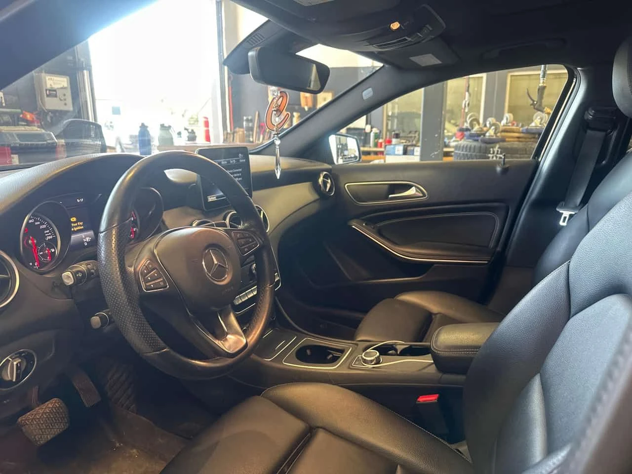 Mercedes-Benz GLA 250 4MATIC/ПАНОРАМА/ПОДГРЕВИ/АВТОФИНАНСИРАНЕ, снимка 7 - Автомобили и джипове - 54688479