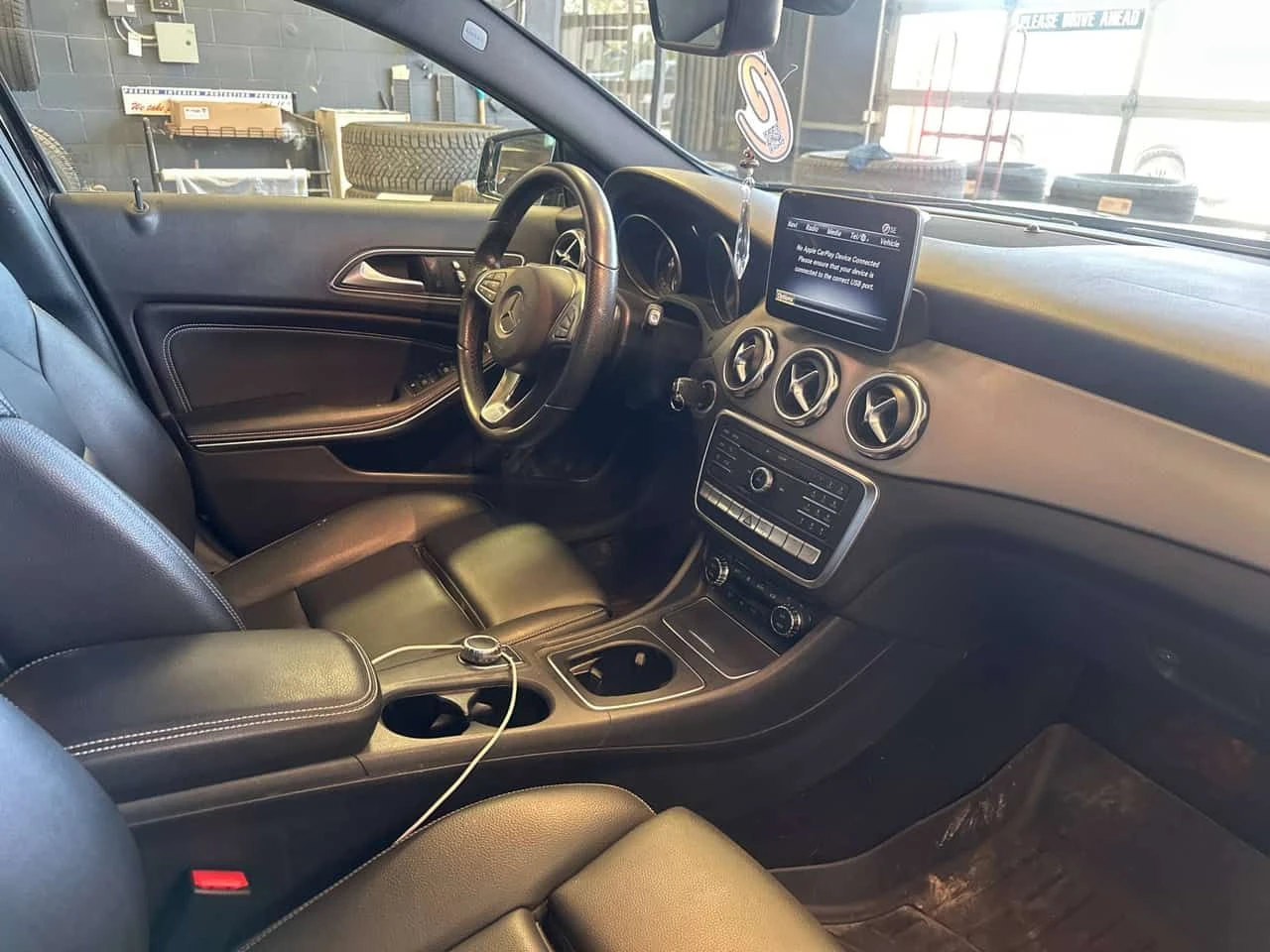 Mercedes-Benz GLA 250 4MATIC/ПАНОРАМА/ПОДГРЕВИ/АВТОФИНАНСИРАНЕ, снимка 11 - Автомобили и джипове - 54688479