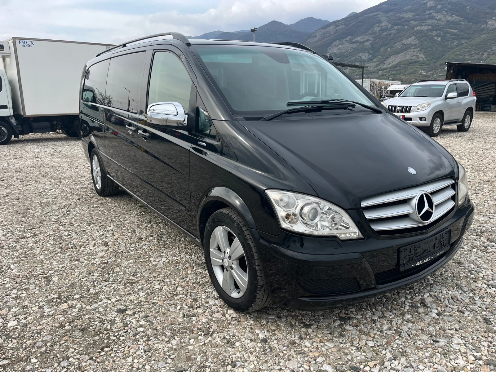 Mercedes-Benz Viano V220 AMBIENTE 8м 2ЕЛ.врати МИКСИ ТОП ТОП, снимка 2 - Бусове и автобуси - 54218828