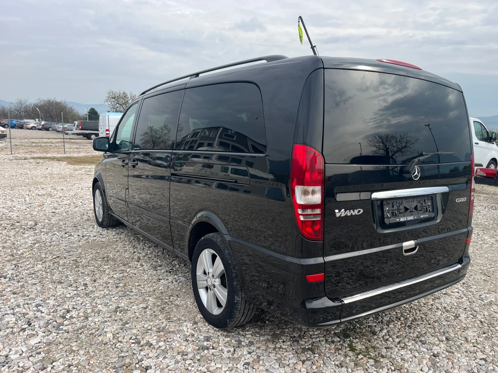 Mercedes-Benz Viano V220 AMBIENTE 8м 2ЕЛ.врати МИКСИ ТОП ТОП, снимка 4 - Бусове и автобуси - 54218828