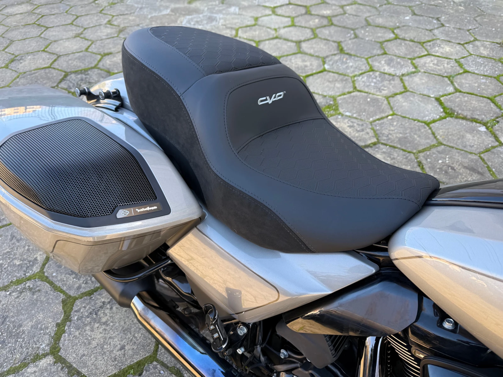 Harley-Davidson Touring Road Glide CVO 121ci VVT - изображение 7