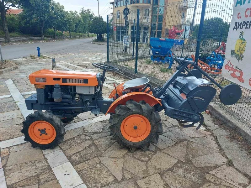 Трактор Kubota B6000, снимка 3 - Селскостопанска техника - 46790690