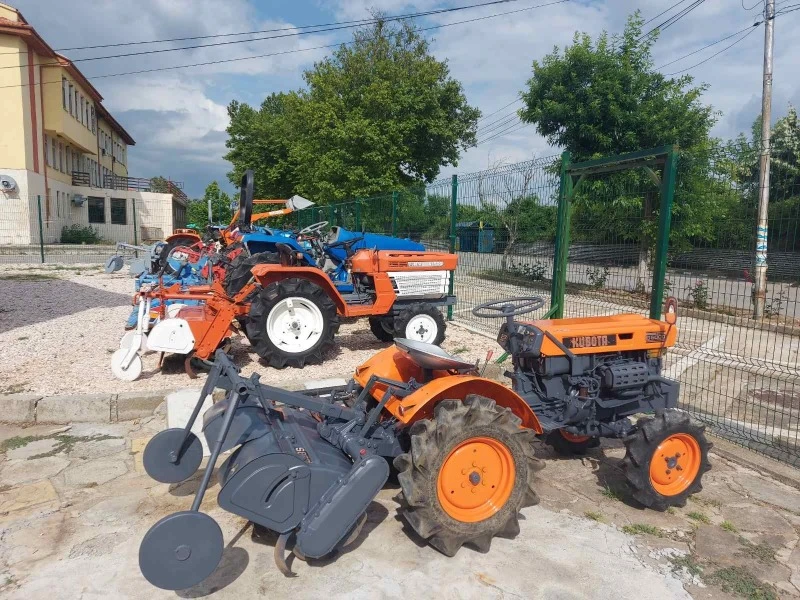 Трактор Kubota B6000, снимка 7 - Селскостопанска техника - 46790690