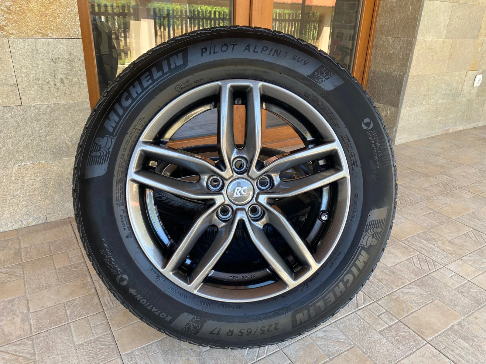 Гуми с джанти Michelin 225/65R17, снимка 7 - Гуми и джанти - 55541270