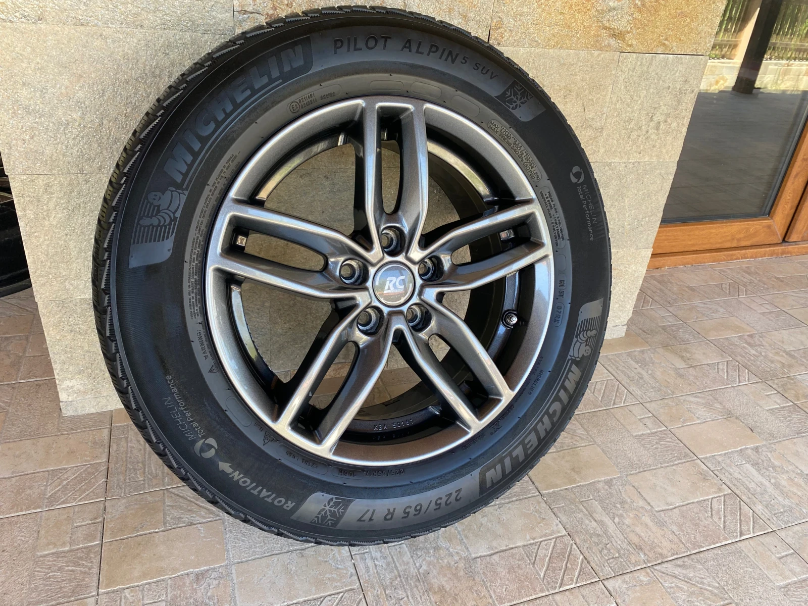Гуми с джанти Michelin 225/65R17, снимка 3 - Гуми и джанти - 55541270