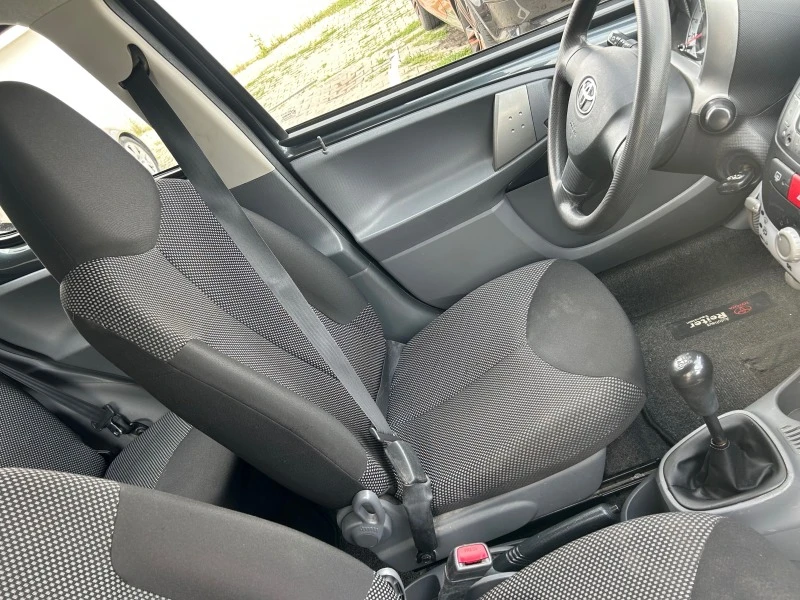 Toyota Aygo 1.0 i 68к.с, снимка 8 - Автомобили и джипове - 47429311