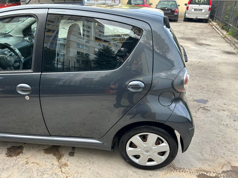 Toyota Aygo 1.0 i 68к.с, снимка 4 - Автомобили и джипове - 47429311