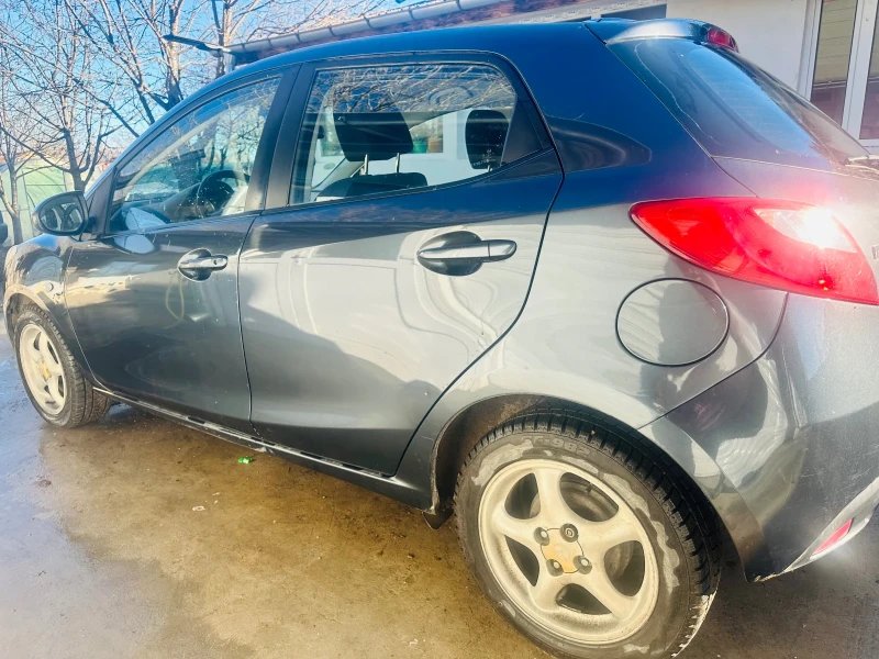 Mazda 2, снимка 10 - Автомобили и джипове - 48601590