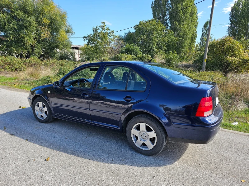 VW Bora 1.6 SR, снимка 2 - Автомобили и джипове - 52105999