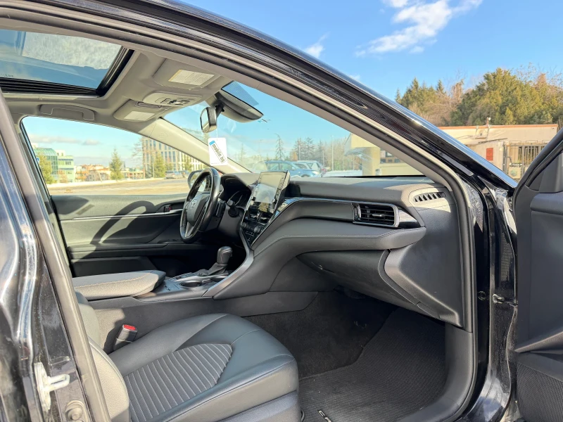 Toyota Camry 2.5 AWD, снимка 12 - Автомобили и джипове - 53074980