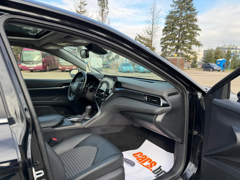 Toyota Camry 2.5 AWD, снимка 13 - Автомобили и джипове - 53074980