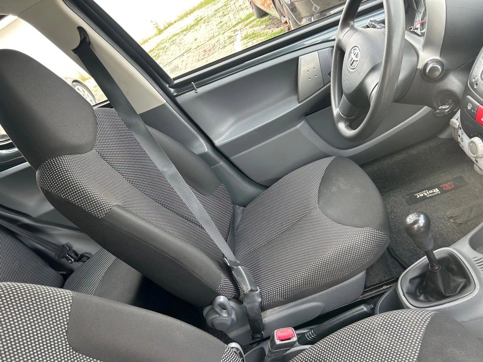 Toyota Aygo 1.0 i 68к.с - изображение 8