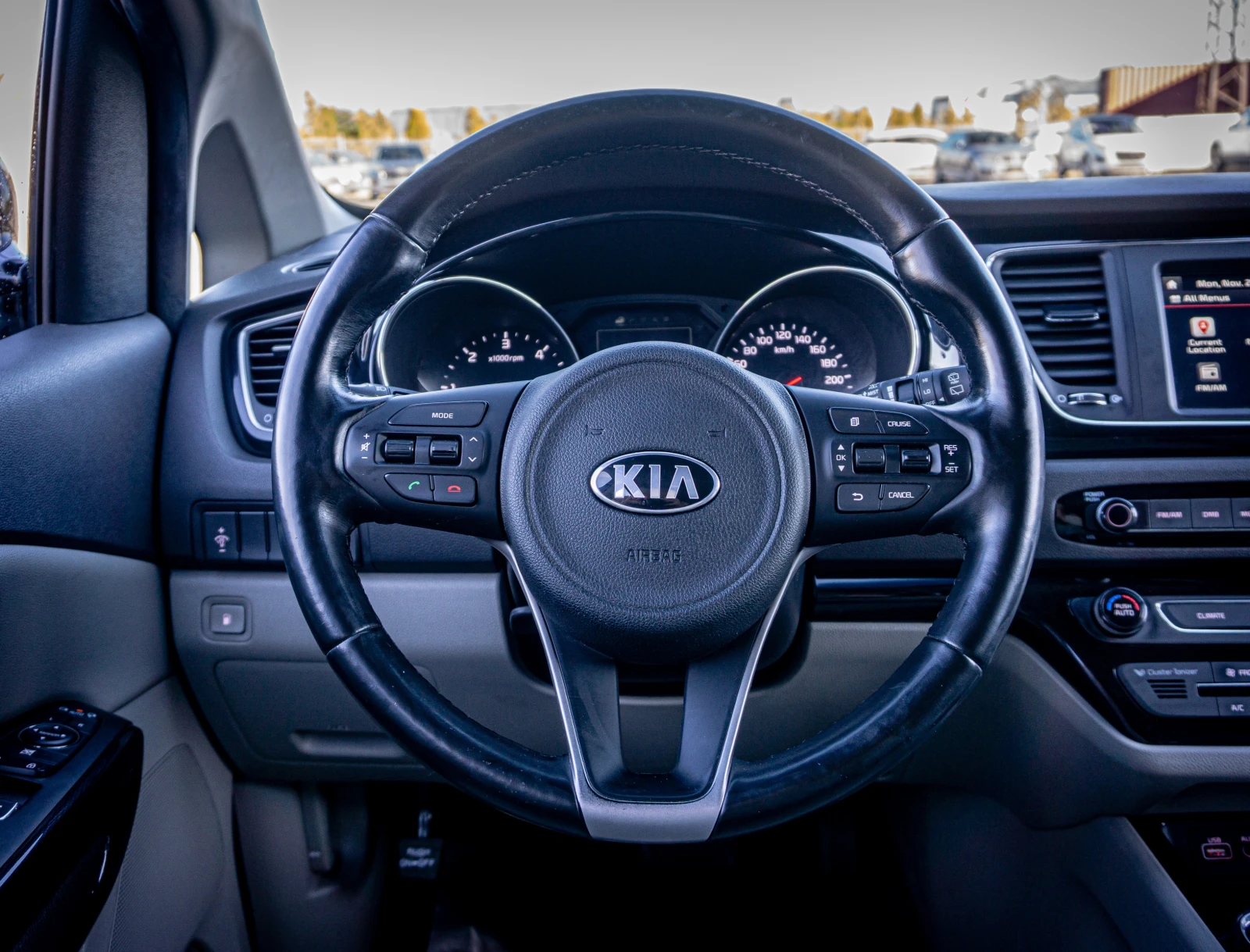 Kia Carnival 2.2 CRDI 4WD - 9 МЕСТЕН -  ГАРАНЦИЯ - РЕАЛНИ КМ. - изображение 10