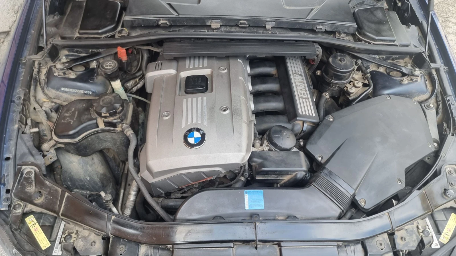 BMW 330, снимка 13 - Автомобили и джипове - 53828947