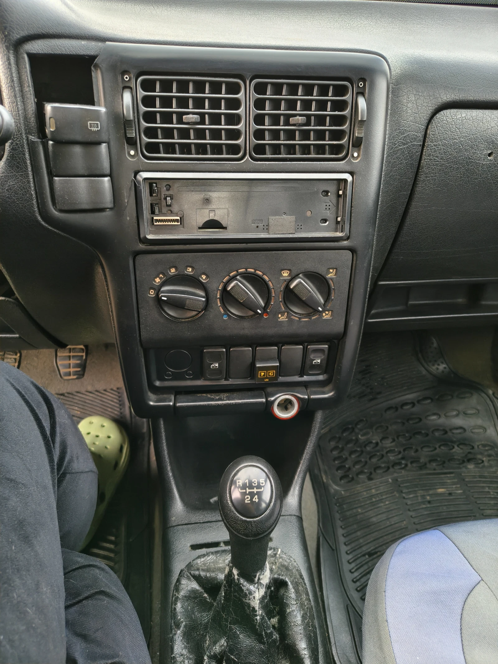 Seat Ibiza, снимка 8 - Автомобили и джипове - 54174913