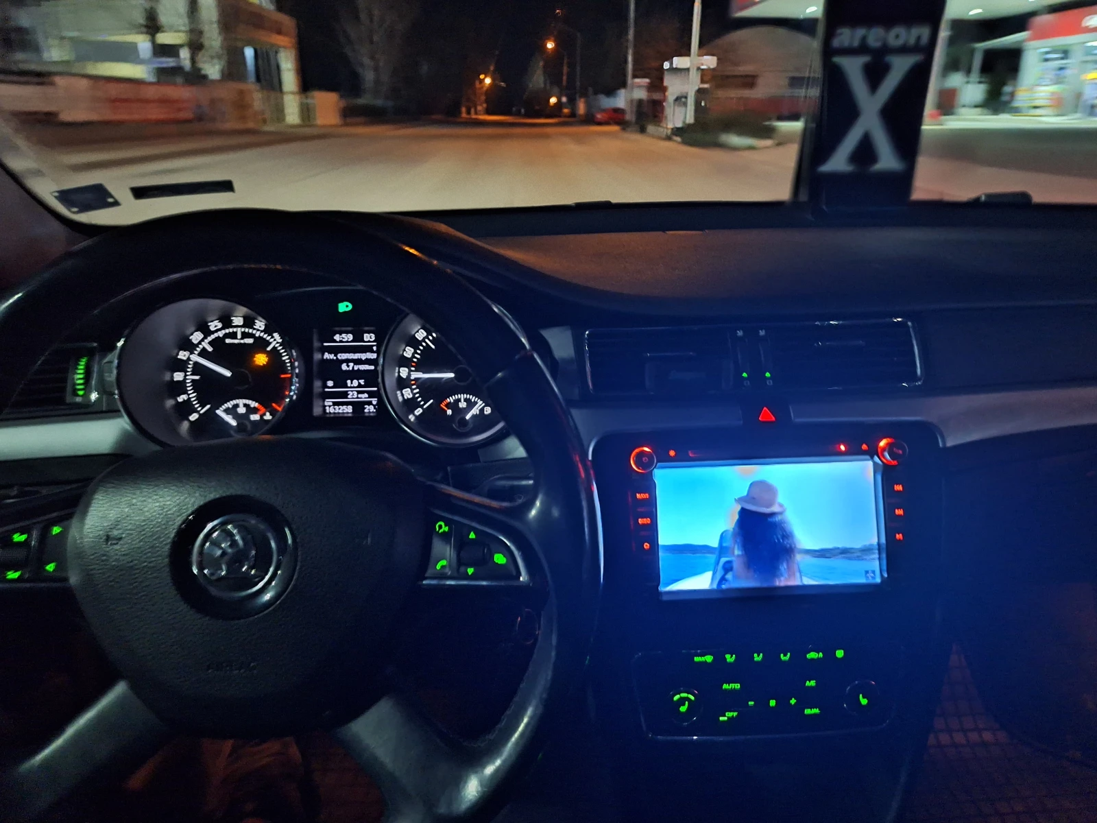 Skoda Superb 2.0 TDI  DSG facelift, снимка 4 - Автомобили и джипове - 54195773