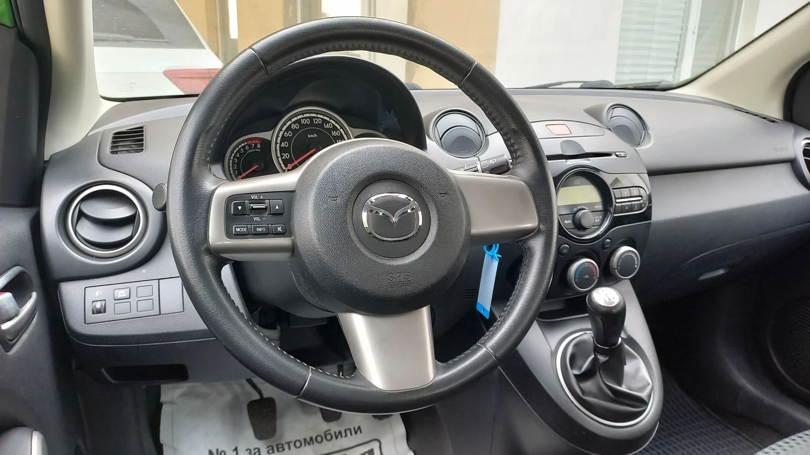 Mazda 2 1.3i 85кс, снимка 15 - Автомобили и джипове - 54217323