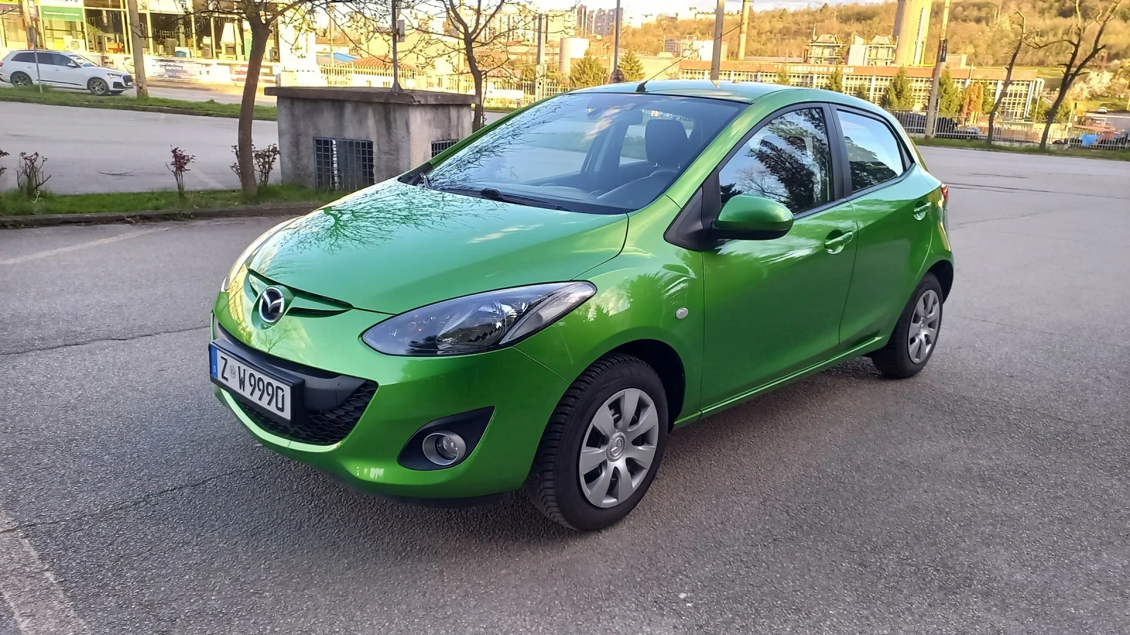 Mazda 2 1.3i 85кс, снимка 2 - Автомобили и джипове - 54217323